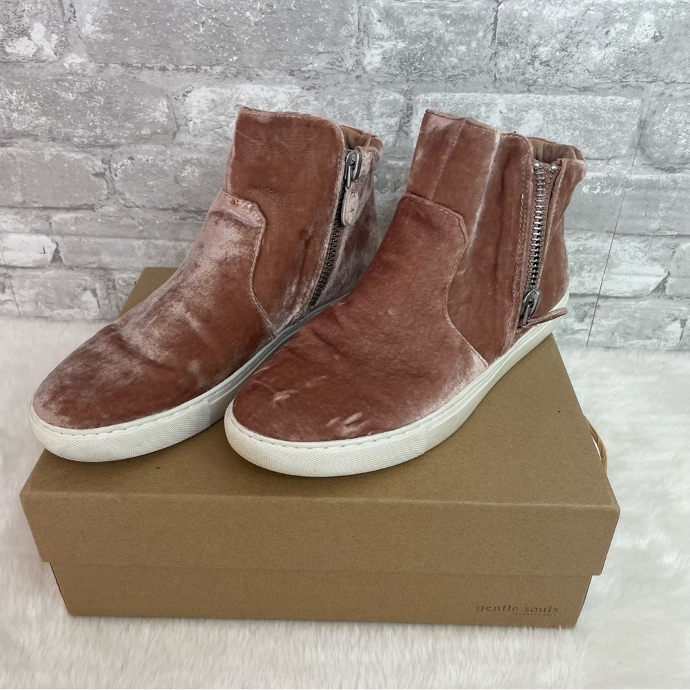 Gentle Souls by Kenneth Cole Carole Zip Sneaker